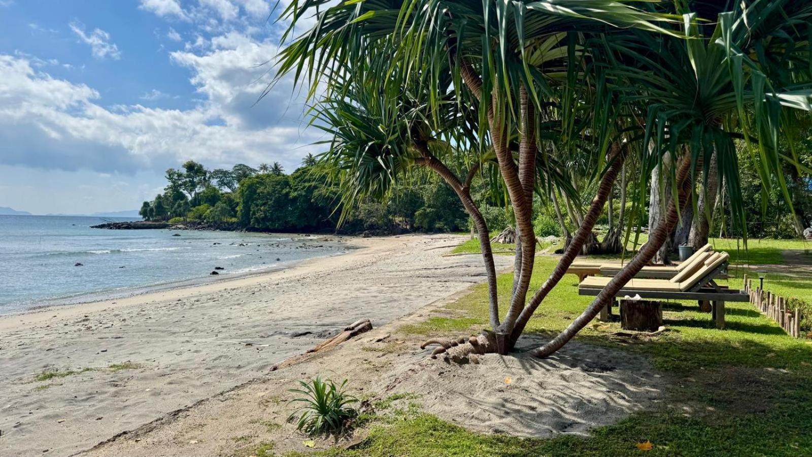Sunset Beach Resort Weh Sabong Exterior foto